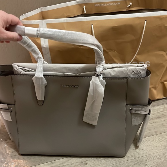 Michael kors gilly pearl gray jet set drawstring tote new nwt - Picture 4 of 6